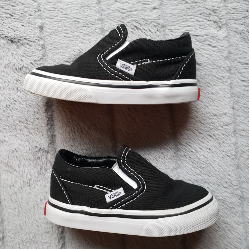 EUC- Toddler Vans slip ons - Sz 5